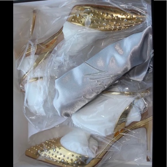 ALMOST GONE New giuseppe zanotti studded gold heel - Picture 7 of 8